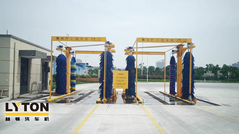 巴士、公交車用電腦洗車機(jī)，采用電腦控制，自動(dòng)化程度高
